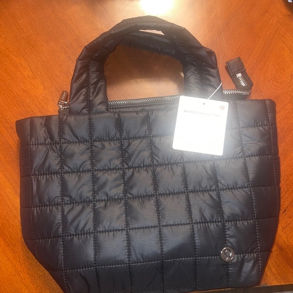 FIRM PRICE NWT LULULEMON QUILTED GRID TOTE BAG 5L - Picture 6 of 9